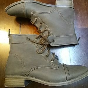 American Eagle Outfitters ankle olive green boots